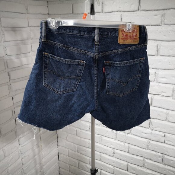 Levi's 559 Ladies Size 30 Waist Cut Off Medium Wash Jean Shorts - Picture 2 of 12